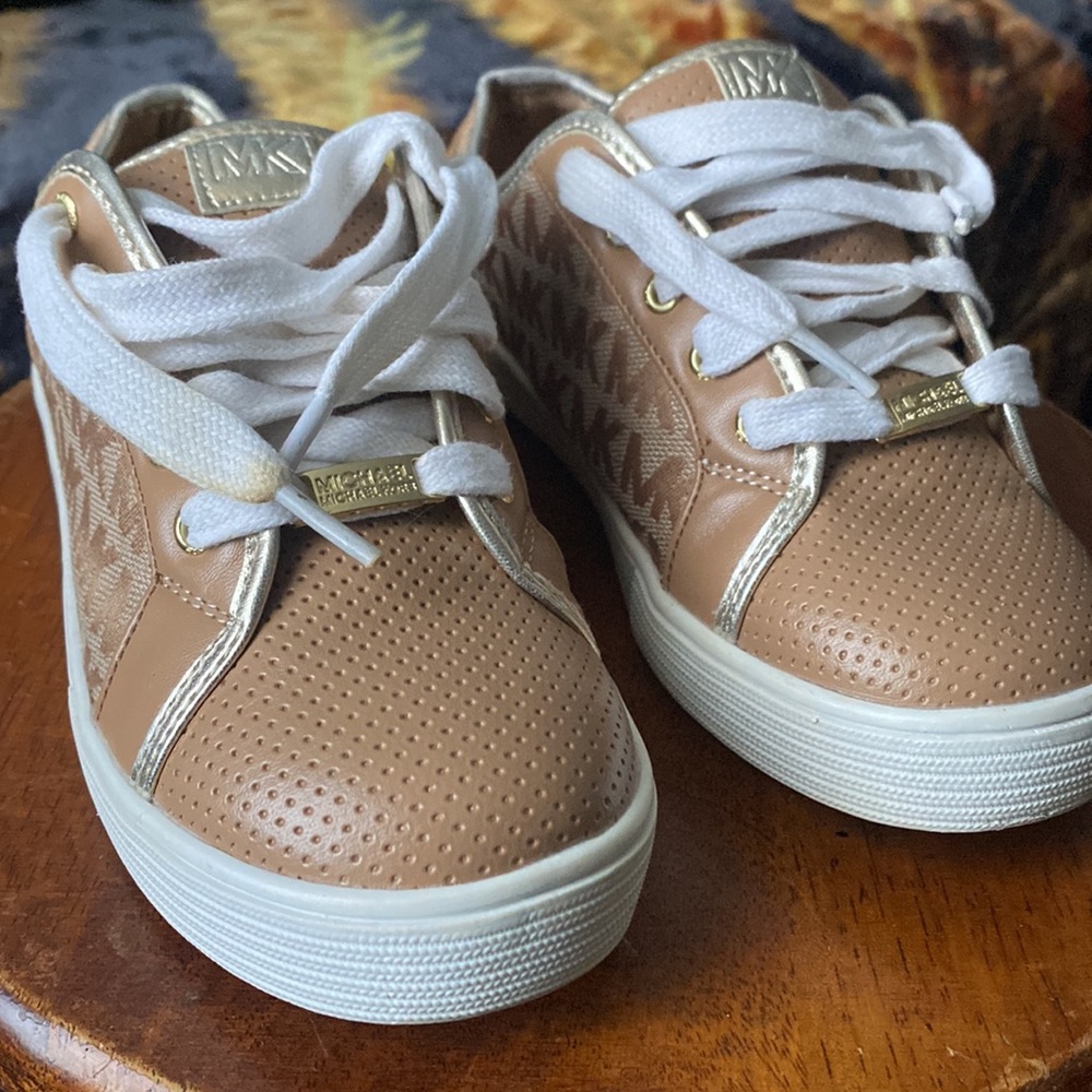Michael Kors shoes size 1 girl